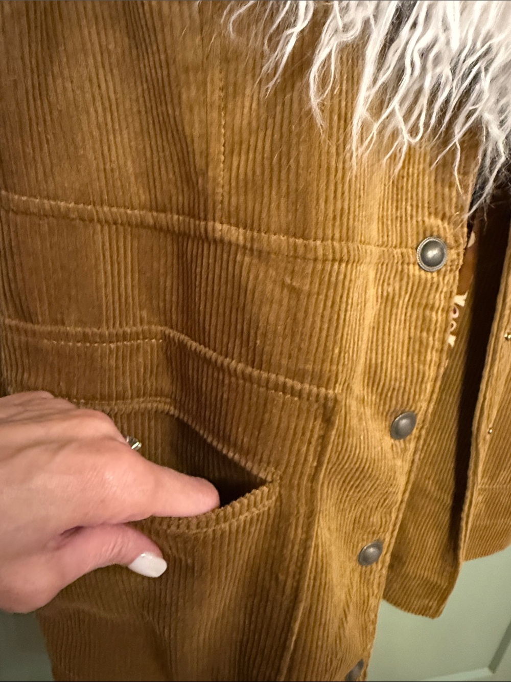 Free People golden brown Corduroy Jacket with off white/Cream Faux Fur Shawl - Picture 5 of 11